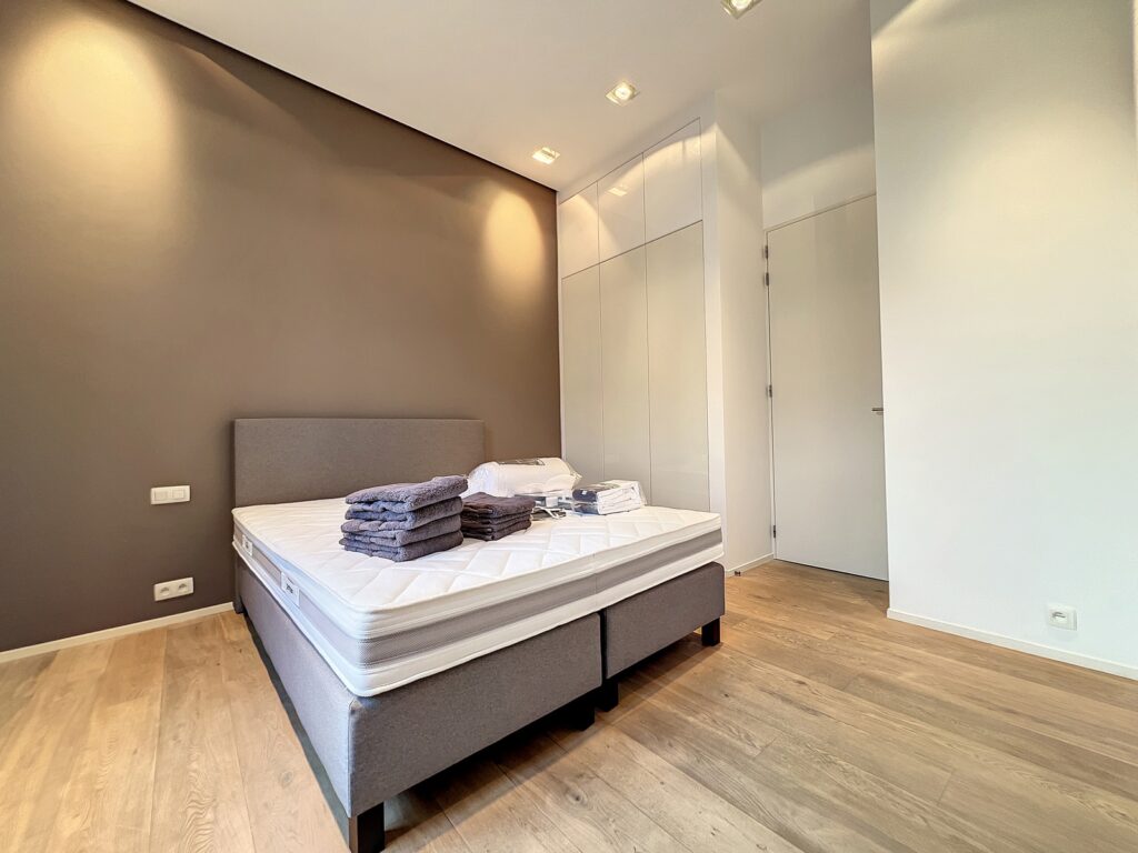 19ba1161fc3e4a69a8be76fcd4b108e9