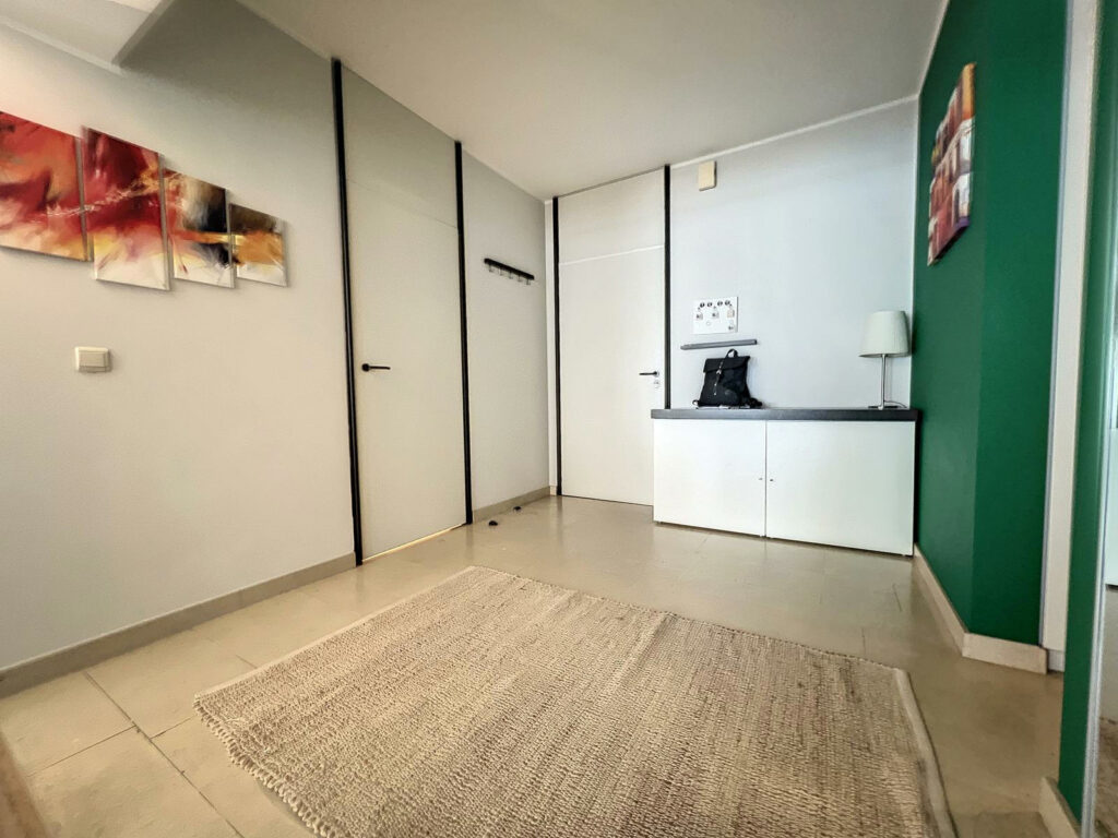 19c53226cf464738ac27801ba3f1f160