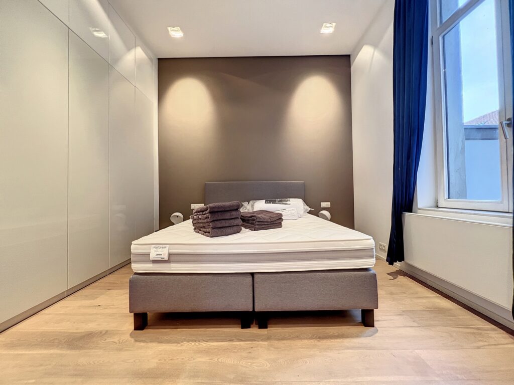 42dbe111d76e464e8b4754b380a04ad2