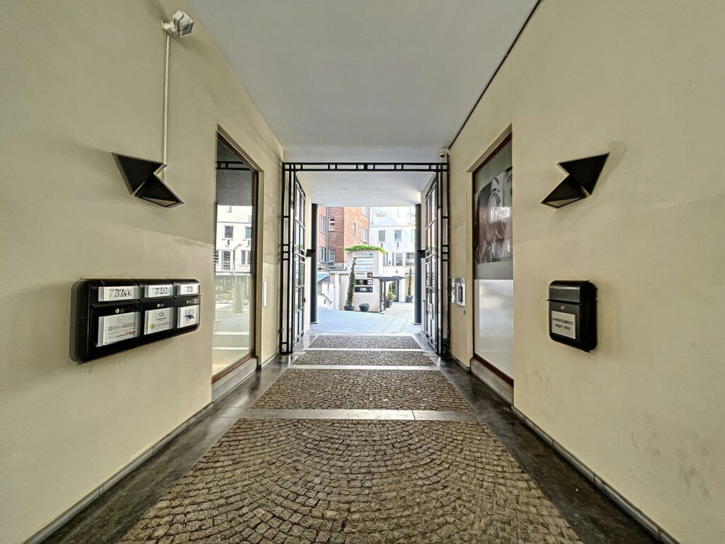 4b57094652a4483496d15e5957b9d3f7