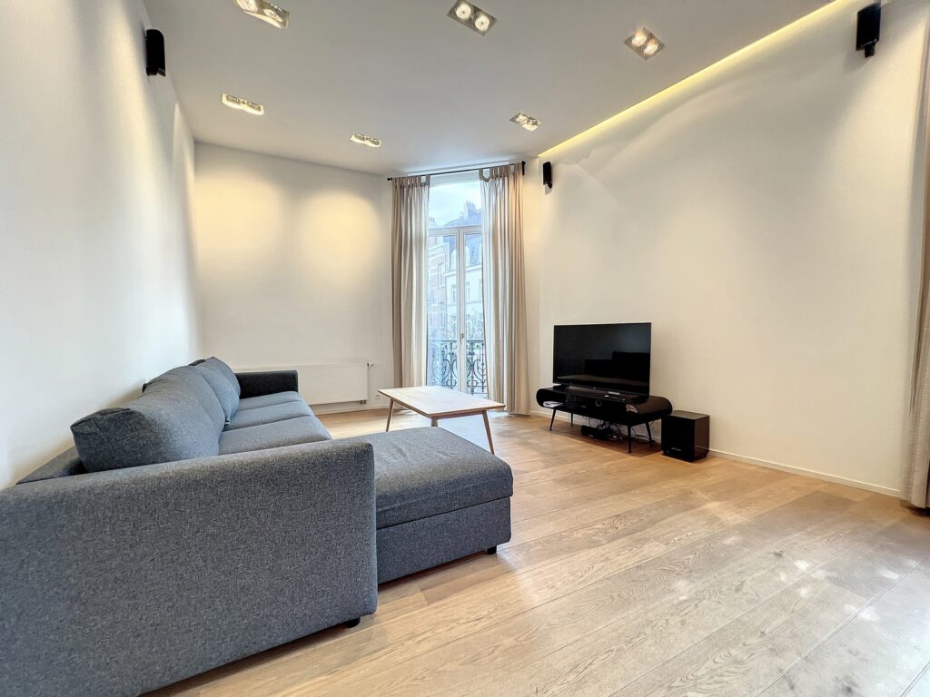 bb6390d7e40c40898c8db35ff7d3e25e