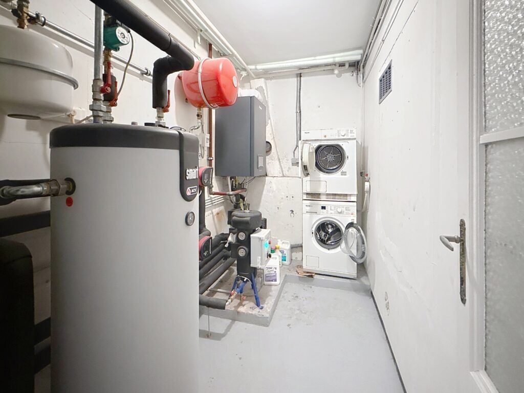 65f4f4d20ed14083a8e9e1d6e868e7c2