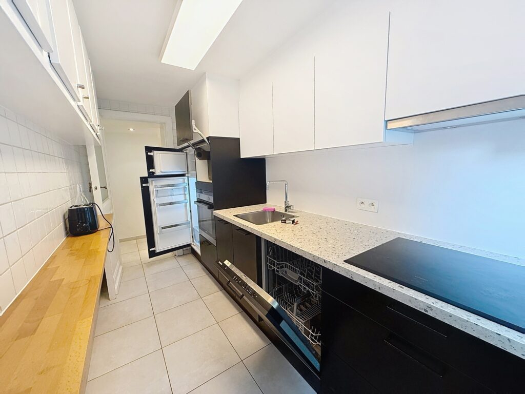 76b9f62e9a224057b68aa5037ee2247f