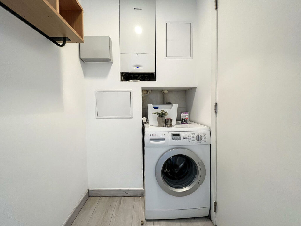 776725a01f324d3e94b128bfe615f7e6