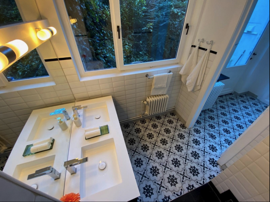 84077c13615a4fcb8f5081ddf1510abe