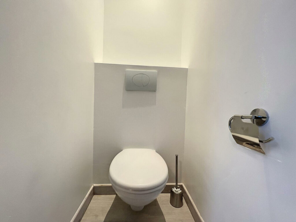 98434c105a5a478cb4de2bca4a1b6ef0