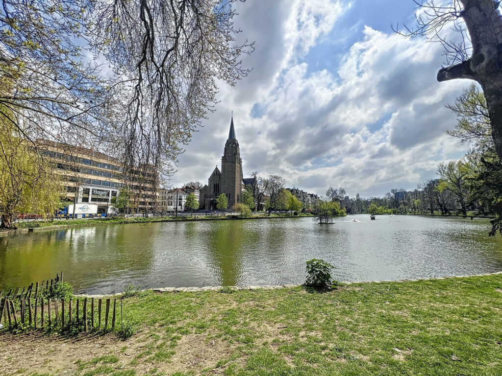 f12ea1f8784a4fb5b7c2c91f66de15b9