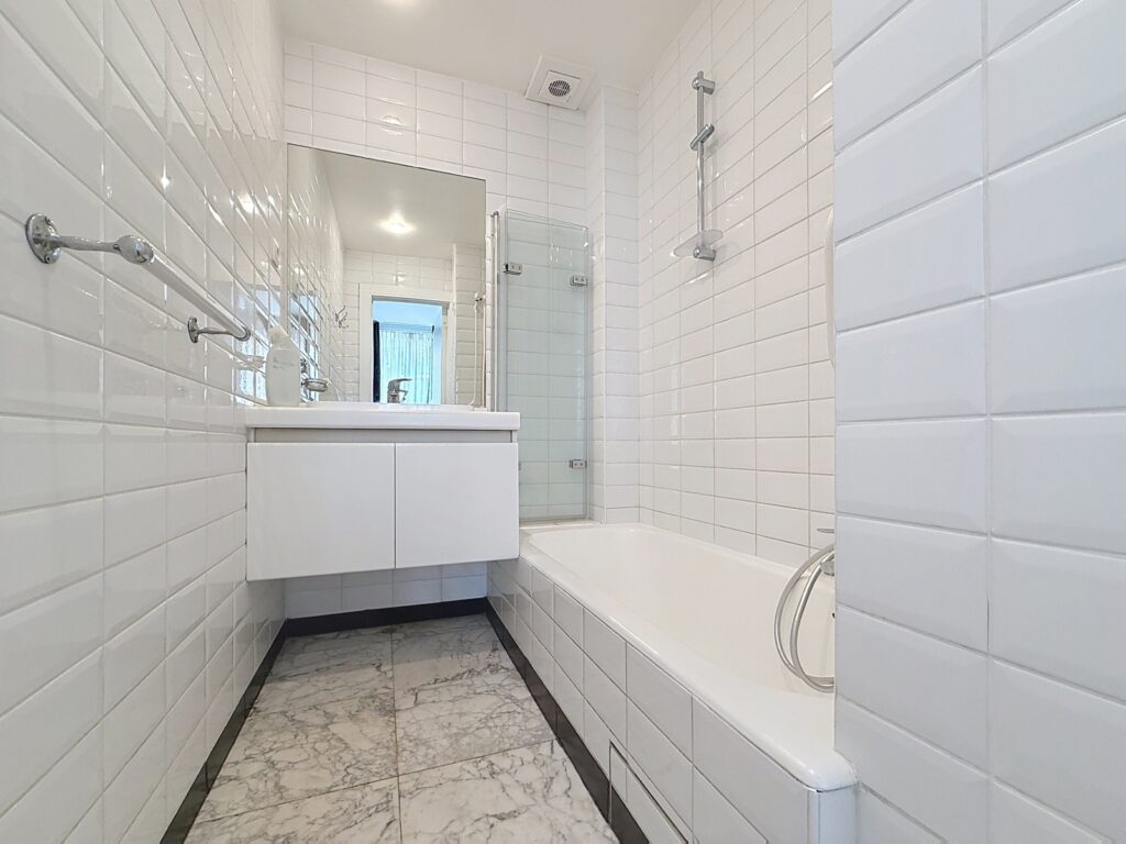 f373df5e39b7427a9631a2ded3cc2e90