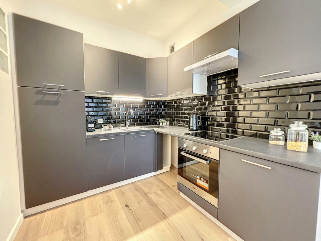 e04d54df9f27480a93110e366aa3287f