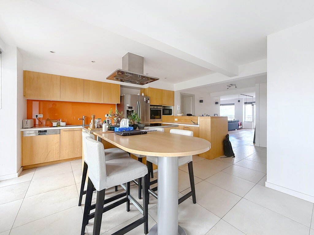 1605a9e376614ccfad957139cb594552