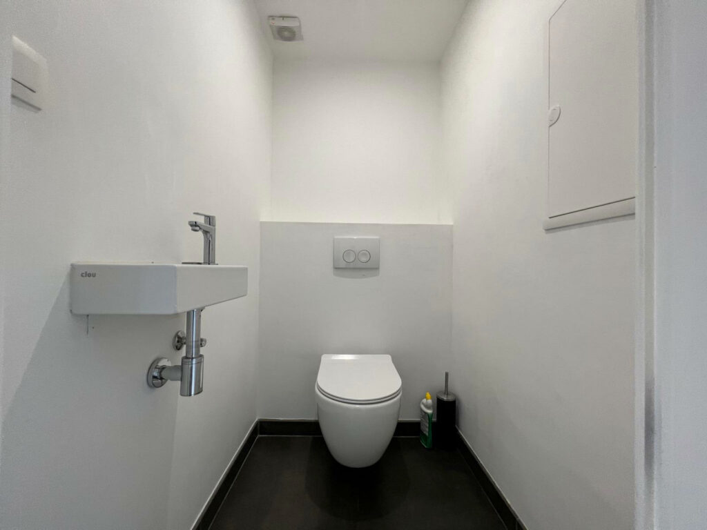 1ff9ebac98244309ac5f03d3e6379d95