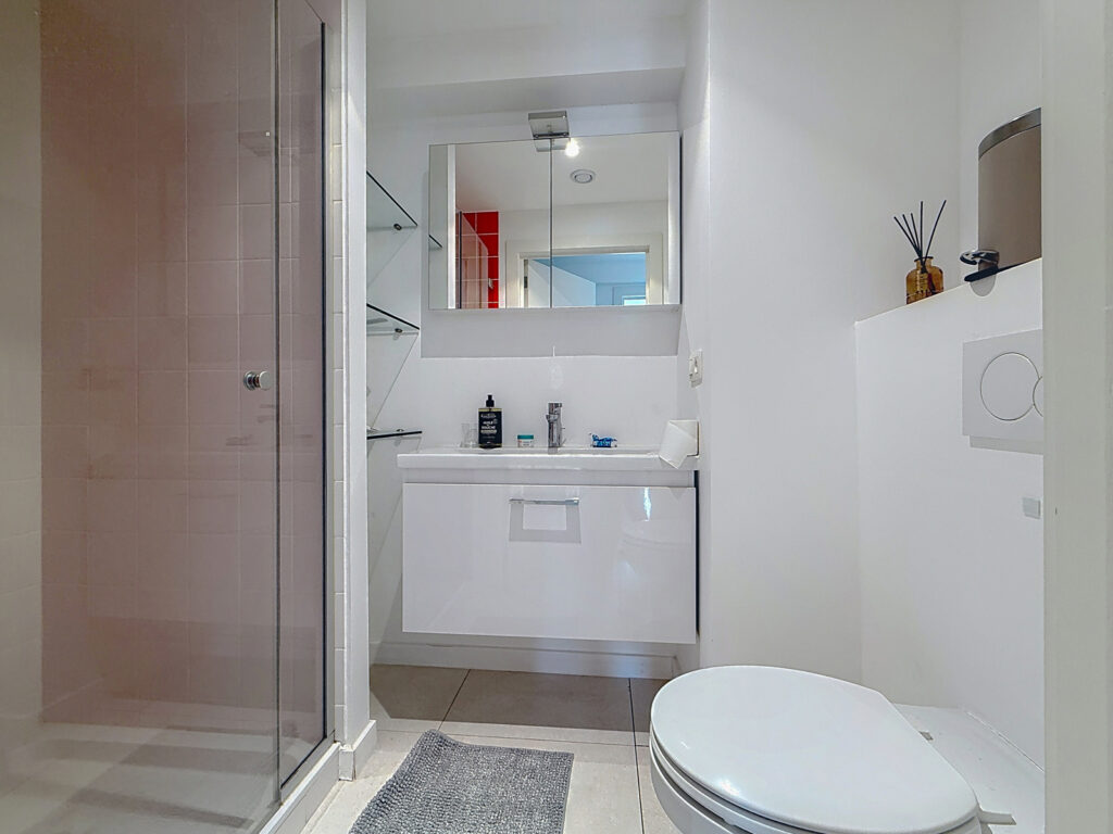 22070a3b8e734df1bb02211a4f931e85