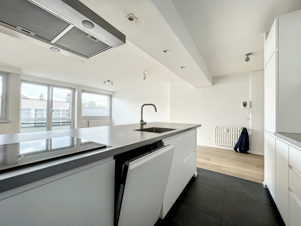 29a055fc14284cb384fe9176cbe1b555