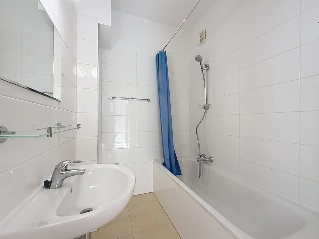 8af89409bbd2498bb72f7ec056576153