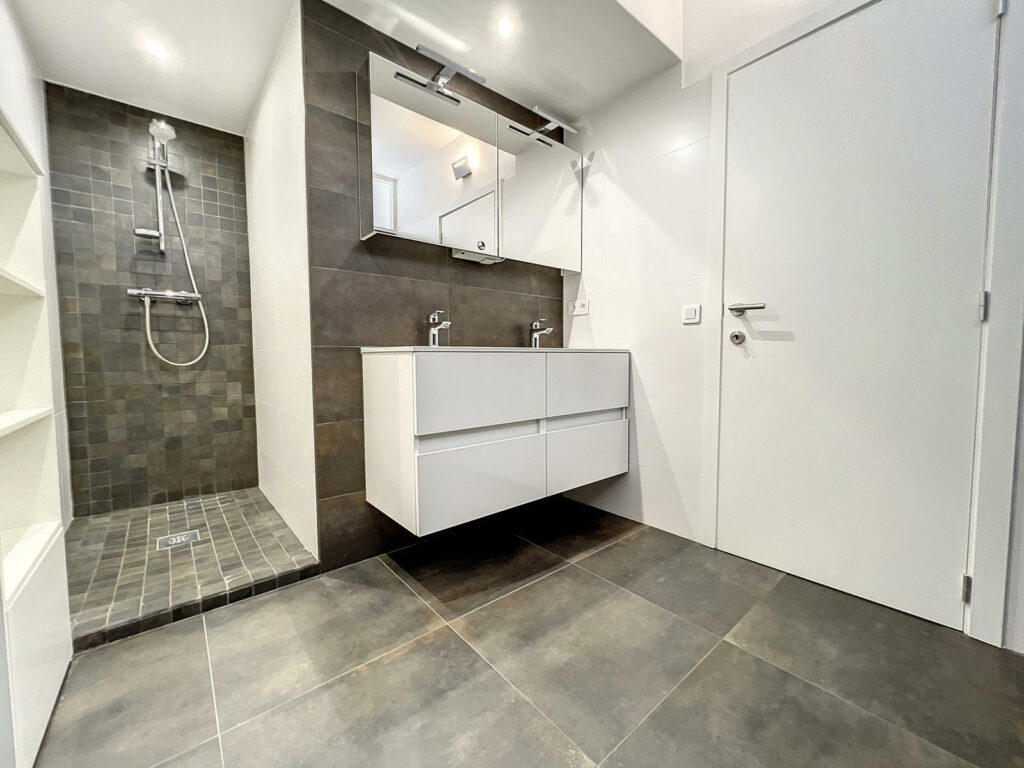 19c0a73b9f914843a8f8ef500682de1d