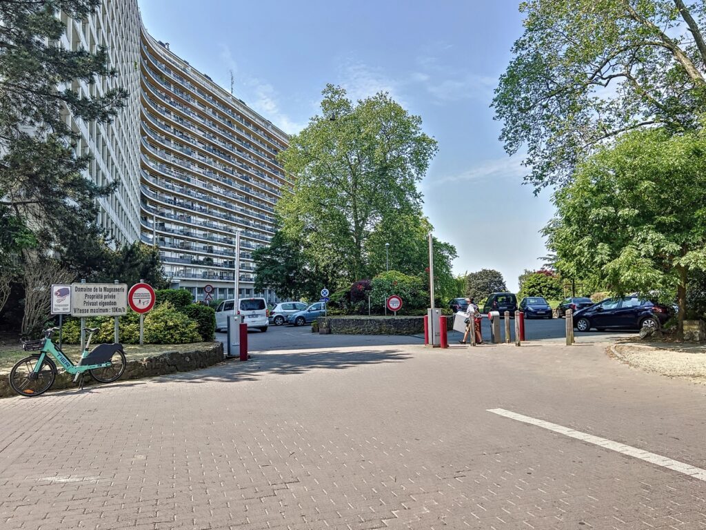 ddfdfafe46ff42dfa22237fd422bff61