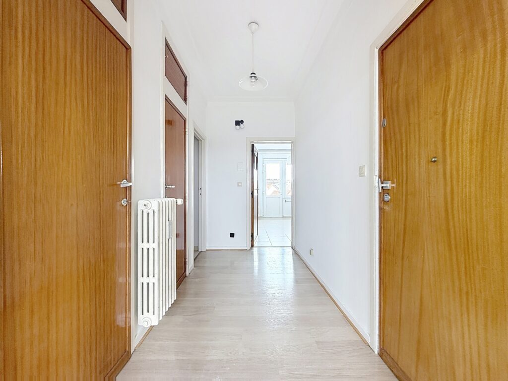 5d9704a10889459f99d33879c7df8e89