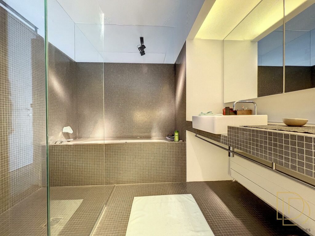 010165f883e0419ba0902197ec1a8bb4