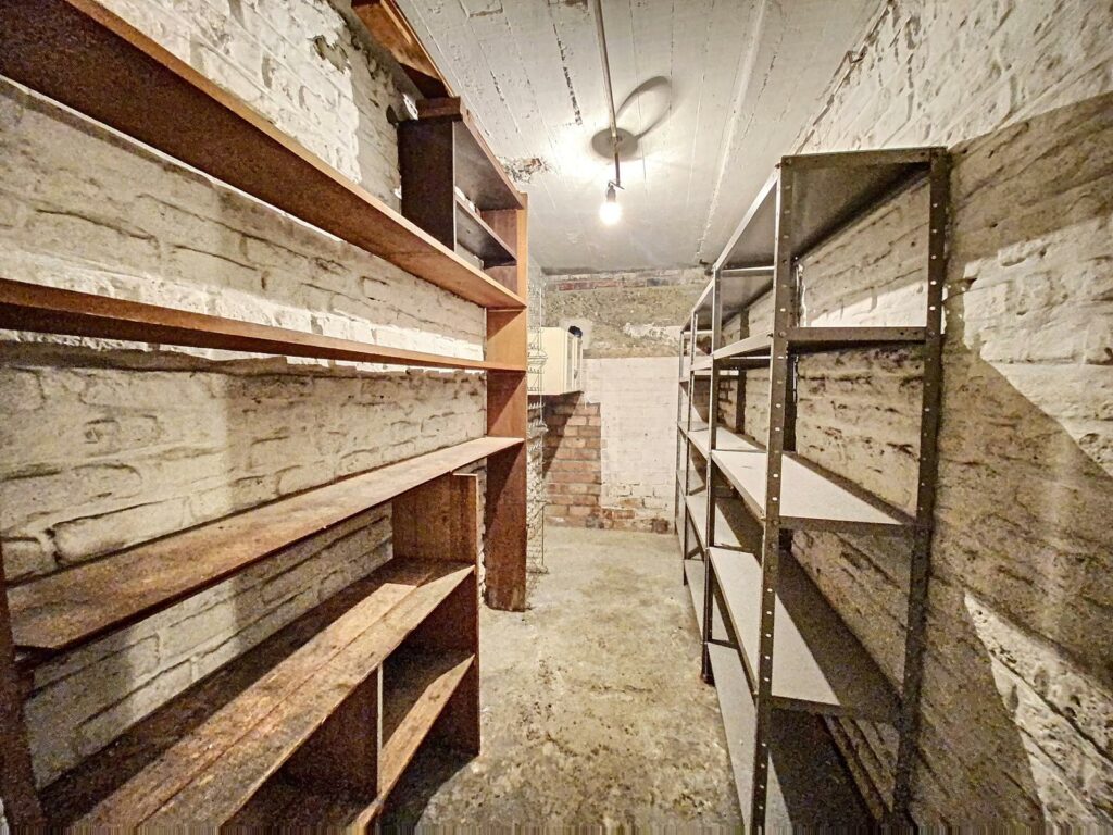 775e48a986f1453f8d9f8a66c576365a