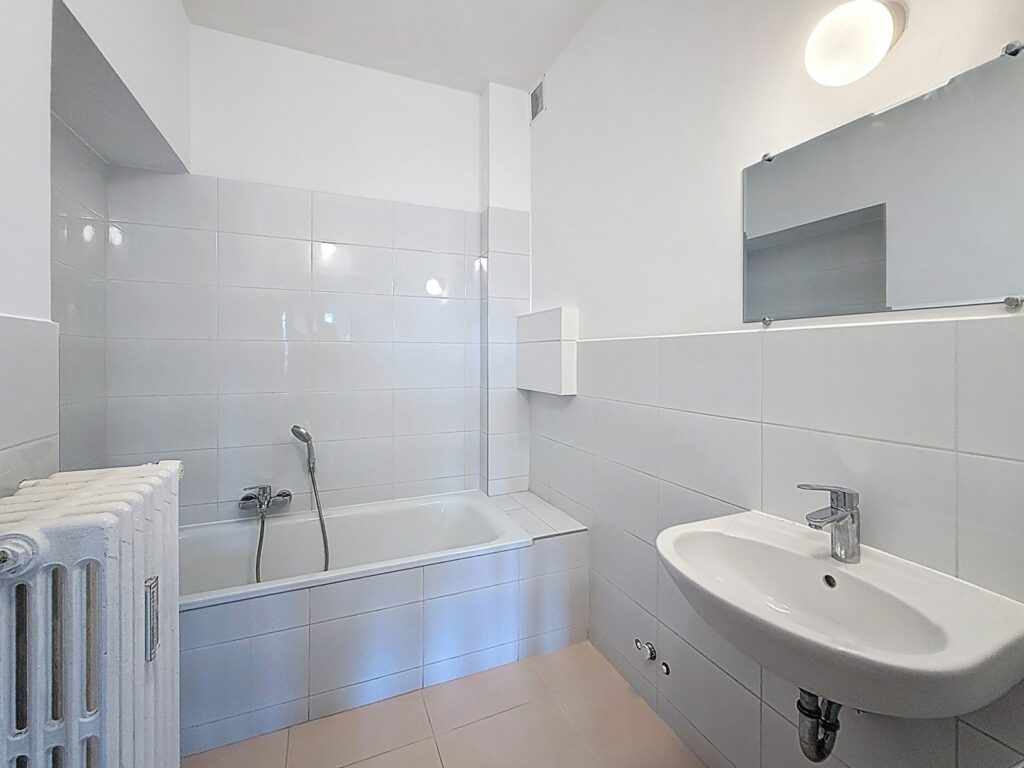 796b39b33f4c4b0bbcc7ff5aee19e74c